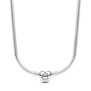 Ogrlica v obliki kače s srčasto zaponko iz kolekcije Pandora Moments 