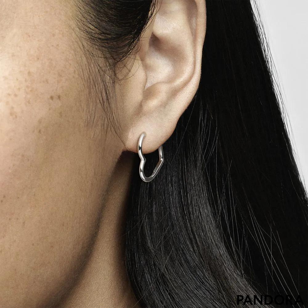𝙔𝙤𝙪 𝙙𝙚𝙨𝙞𝙜𝙣, 𝙒𝙚 𝙢𝙖𝙠𝙚 🤗 on Instagram: “Heart Hoop Earrings ❤  🔹️Price - 170 + 30 rs shipping Colors a… | Heart hoop earrings, Hoop  earrings, Earrings