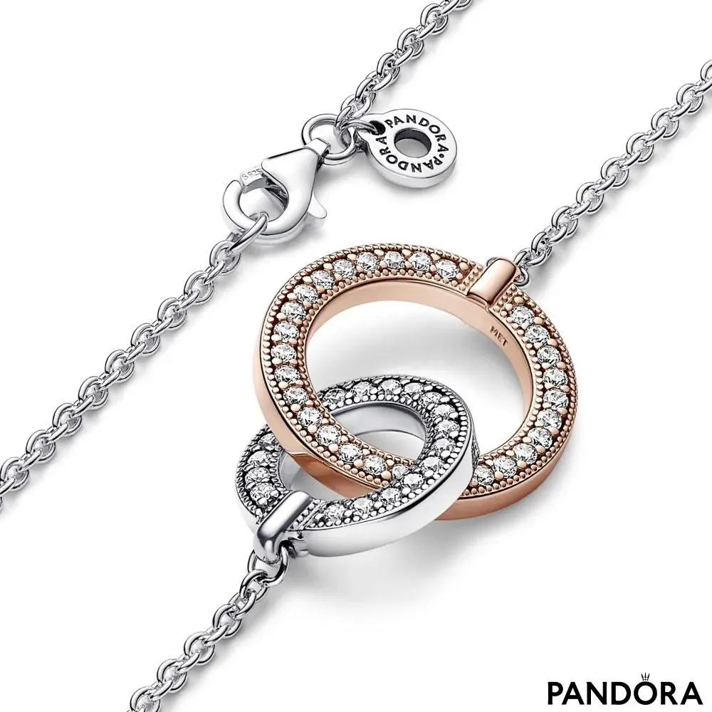 Dvobarvna ogrlica s prepletenimi krogi Pandora Signature 