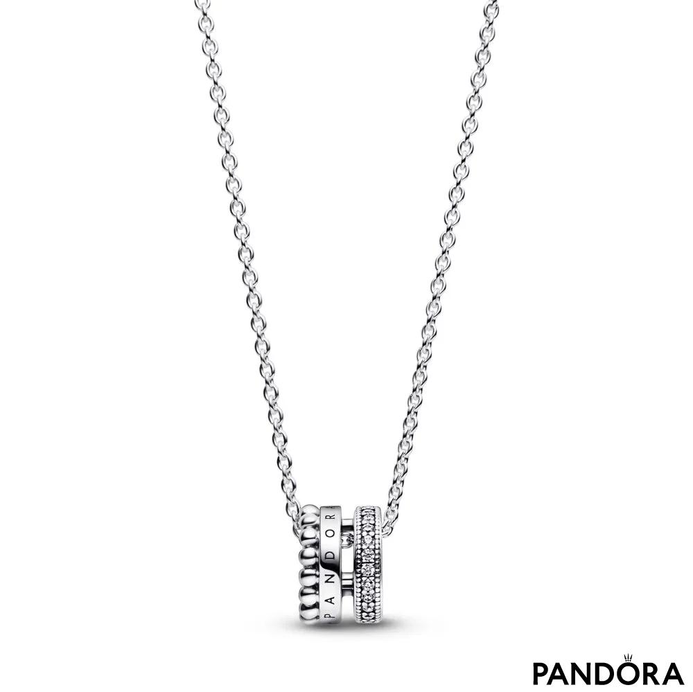 Ogrlica z obeskom Pandora Signature z logotipom ter perlicami in pavé 
