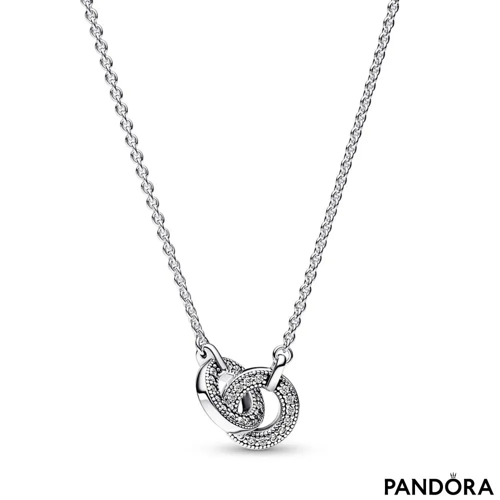 Ogrlica s prepletenim obeskom Pandora Signature v slogu pavé 