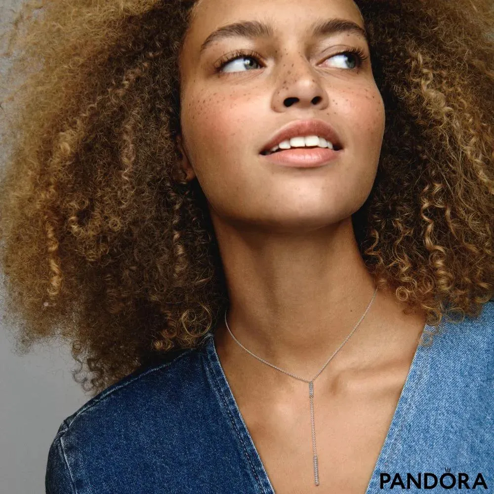 Ogrlica Pandora Timeless z obeskom v obliki prizme in slogu pavé 