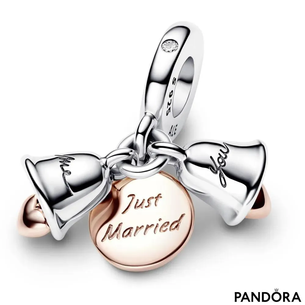 Dvobarvni srčasti viseči obesek s poročnimi zvonovi 