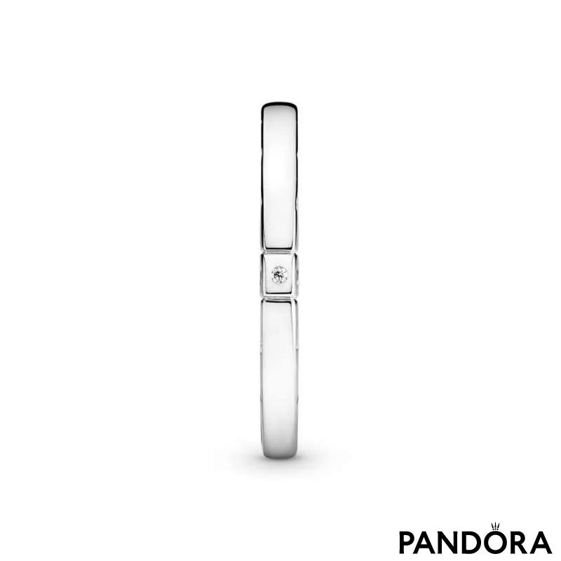 Prstan z logotipom Pandora in srčki 