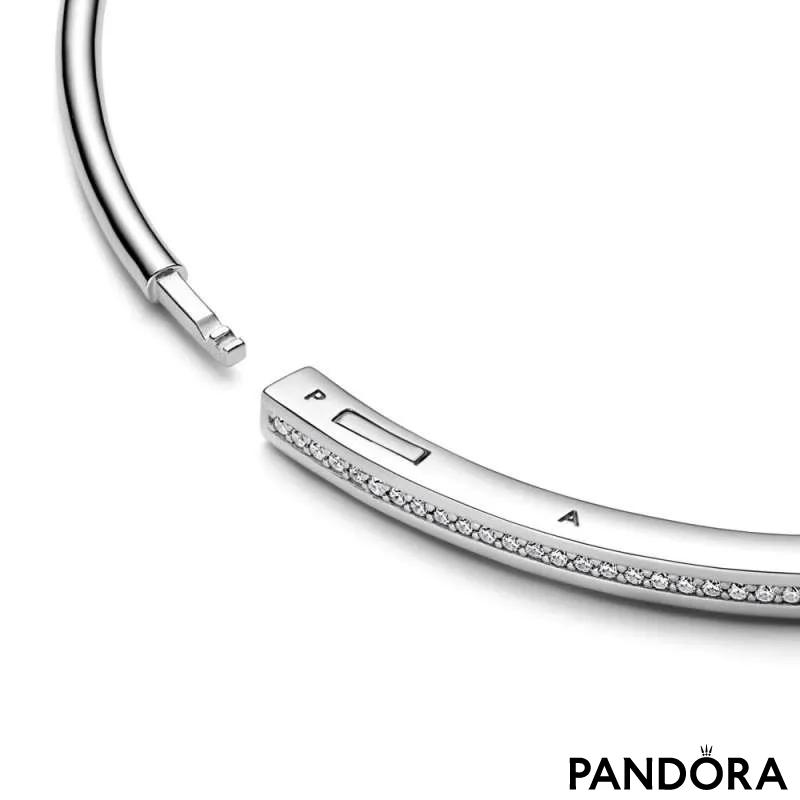 Obročasta zapestnica Pandora Signature I-D v slogu pavé 