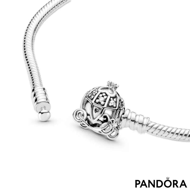 Zapestnica Pandora Moments z zaponko v obliki kočije iz Disney Pepelke. 