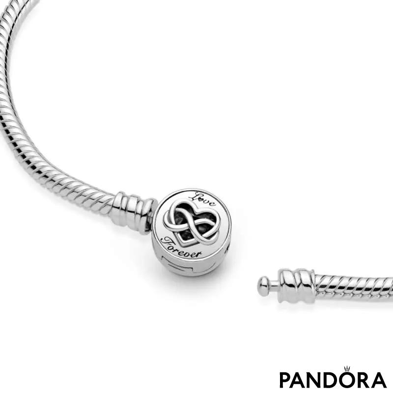 Zapestnica Pandora Moments s ploščato zaponko s srčkom in znakom neskončnosti na sredi 