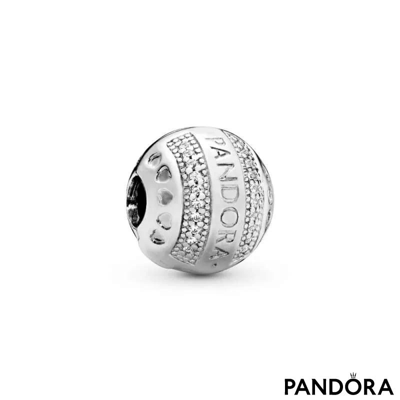 Sponka okrogle oblike in z logotipom Pandora 