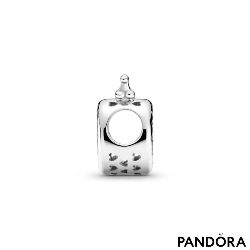 Obesek v obliki obročka, s kronico in logotipom Pandora 
