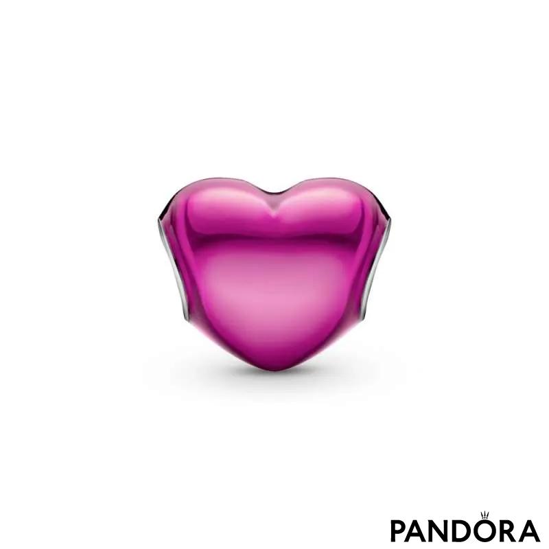 Obesek v obliki srca v kovinsko rožnati barvi 